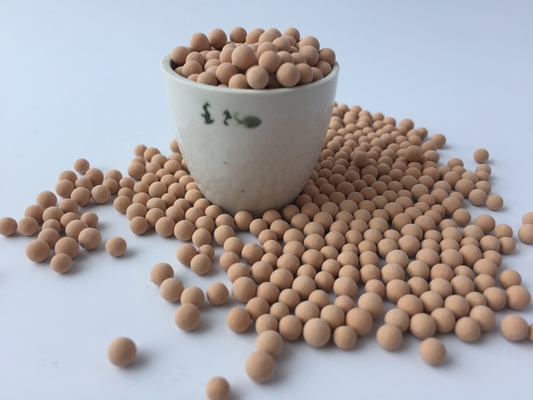 คุณภาพ  1.6-2.5mm 4A Molecular Sieve Desiccant Granular  With 85N Compressive Strength โรงงาน